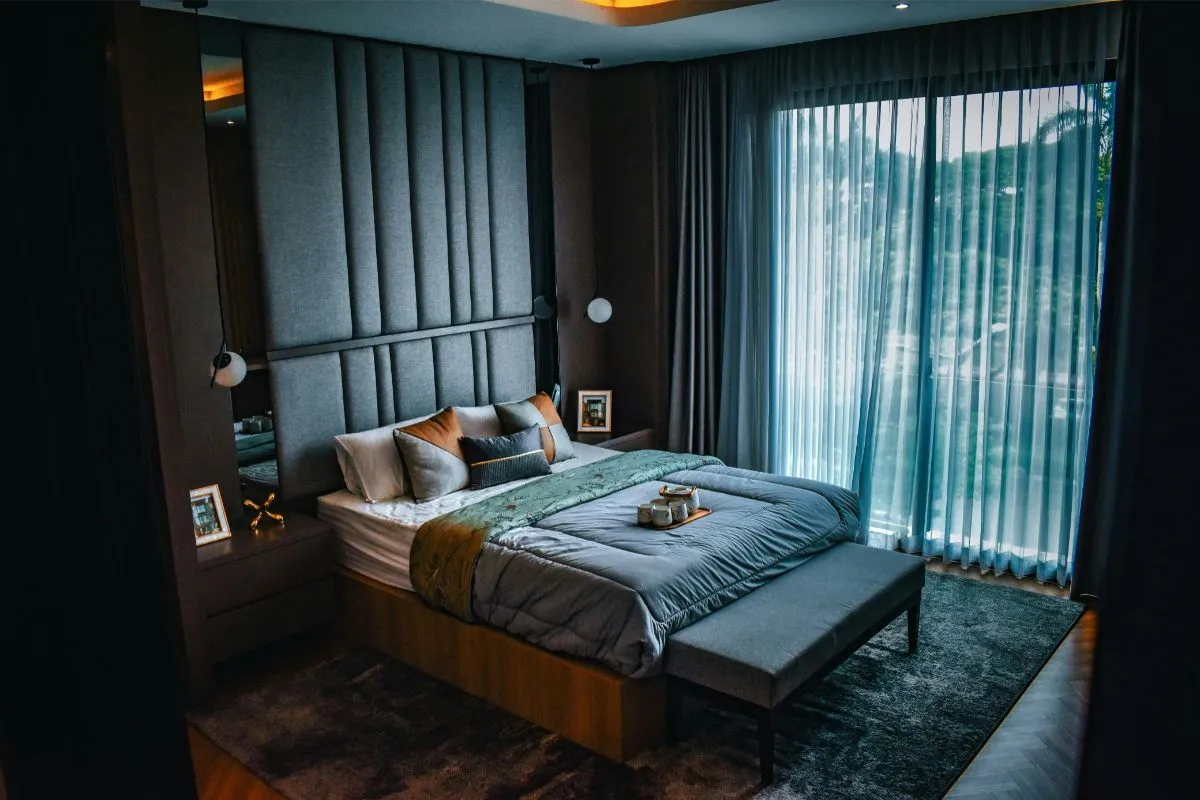 phòng ngủ luxury tone tối